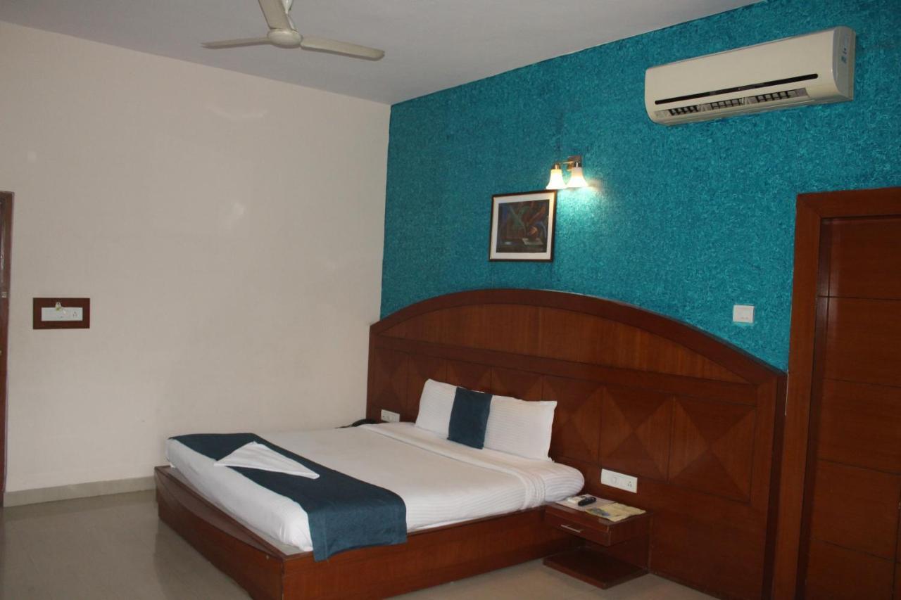Hotel Stay By The Way Mysore Exterior foto
