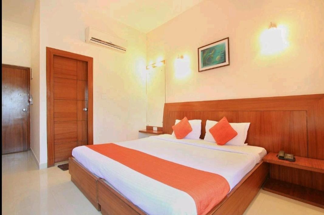 Hotel Stay By The Way Mysore Exterior foto